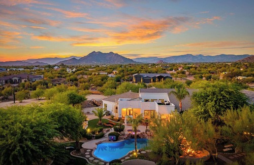 Pinnacle Peak House | Desert Wellness Resort | Golf Sim, Spa, Pickleball