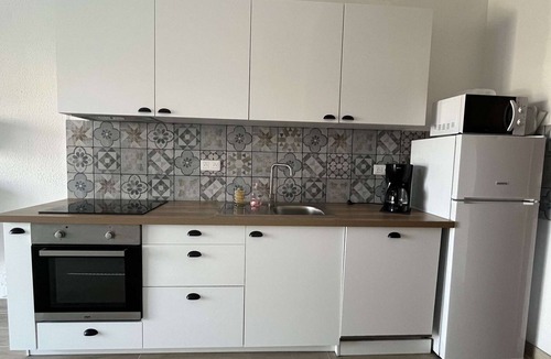 Pineto Apartment | Duplex en bord de mer à Borgo - 3 pièces, climatisation, terrasse, jardin, BBQ, WIFI, parking, plage 20m