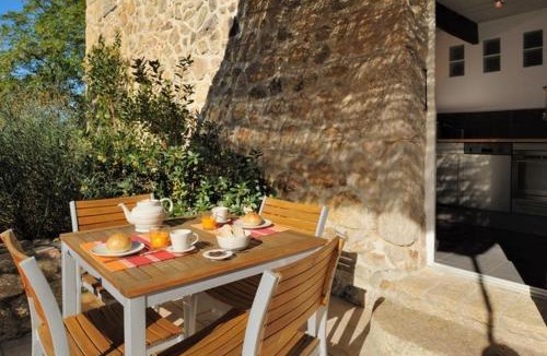Peri Apartment | Entre mer & maquis, l'âme de la Corse en gîtes de charme avec jacuzzi, proche Ajaccio