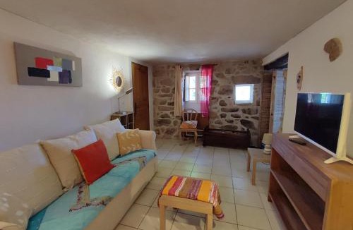 Peri Apartment | Entre mer & maquis, l'âme de la Corse en gîtes de charme avec jacuzzi, proche Ajaccio