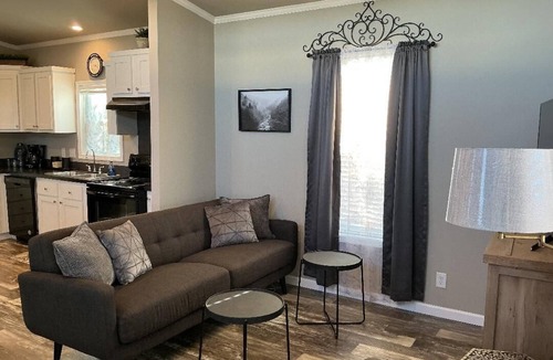 Edgewood House | Escape to this serene mountain getaway – relax in nature’s beauty. Dogs welcome!