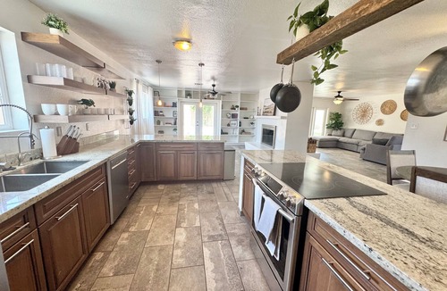 Yuma House | Family-Friendly 3BR house in Prime Location-near hospital – PETS STAY FREE