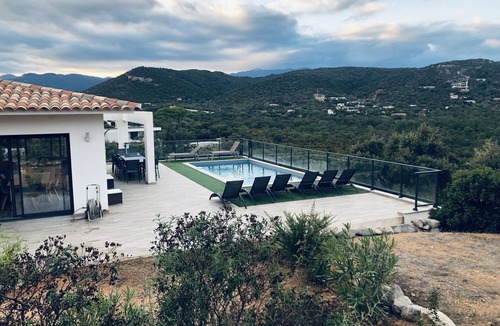 Cirendinu Villa | Luxury villa, 10 pers, 4bedroom, 4bathroom, swimming pool, 5 minutes drive from the beach