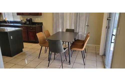 Maryvale House | Gated quiet 3 beds near big events venues