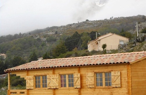 Lozzi Ski Chalet | GOLO - 2 bedroom chalet with private bathroom