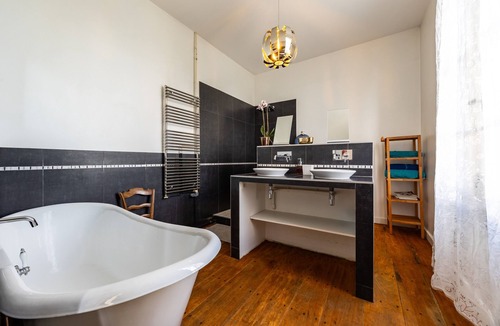 Saint-Germain-Du-Puch Bed & Breakfast | Guest Room – Château Le Noble