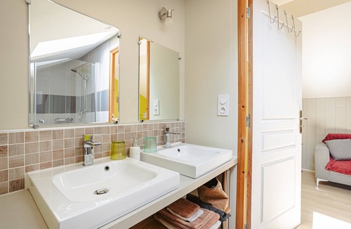 Virson Bed & Breakfast | Guest Room “Aix” – Spacious Family Suite in Aix