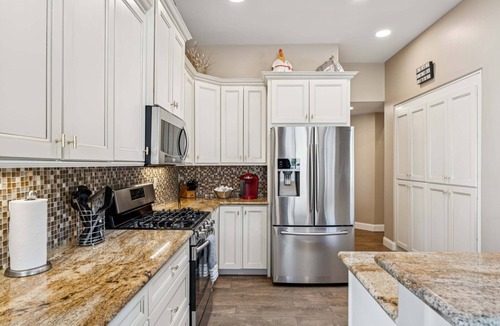 Arrowhead Ranch House | Hidden Oasis Intimate 3 BR Home/Private Pool/Jacuzzi/Fire Pit/Glendale