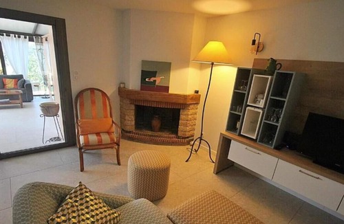 Le Ricanto House | Holiday Home "Rez de Villa Aspretto Lazaret" with Shared Pool & Wi-Fi