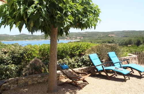 Maora House | Holiday home with sea view 500m from the beach
