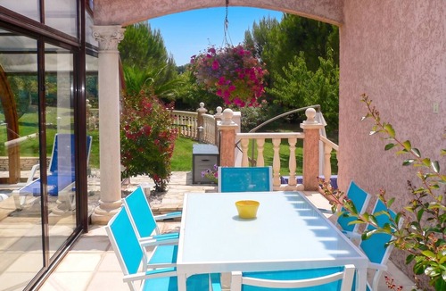 Beziers Apartment | Homerez - Apt in Béziers - Shared Pool