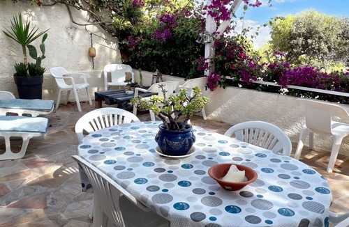 Monticello House | Homerez - Charming house in Monticello with sea view