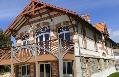 Prefailles House | House 1872, beautiful architecture, renovated, facing sea, sun and calm