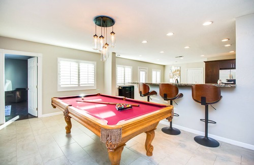 Village Grove House | Immaculate Home Near Old Town Scottsdale and ASU! 5 Bdrms and Heated Pool!