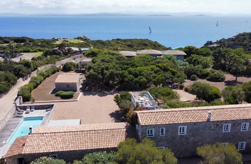 Bonifacio Villa | In the heart of the Sperone golf course and a stone's throw from Ciappili beach