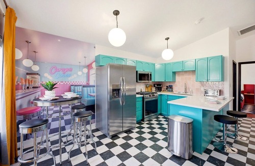 South Scottsdale House | Kicks on Route 66: Scottsdale 8BR Group Haven w/Bowling Alley & Heated Pool