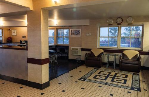 Flagstaff Cabin | Kings House Motor Hotel, a Dazzler Select by Wyndham