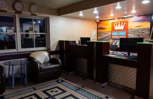 Flagstaff Cabin | Kings House Motor Hotel, a Dazzler Select by Wyndham