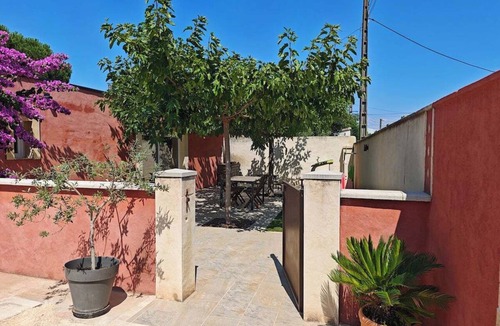 Sorgues House | L'Escale Provençale - A small cottage with a shaded courtyard, just 5 minutes from Avignon.