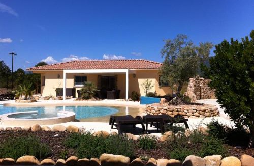 Lecci Villa | L'Hacienda Piscine chauffée à 28, spa, boulodrome et court de Tennis privés, 2 villas indépendantes