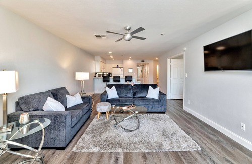 Scottsdale Ranch Condo | Lakefront Scottsdale Penthouse
