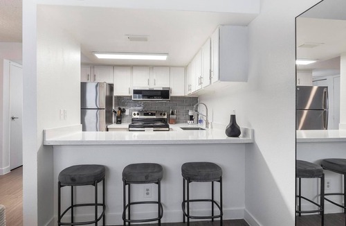 Glendale Apartment | Landing | Beautiful 1BD in Glendale
