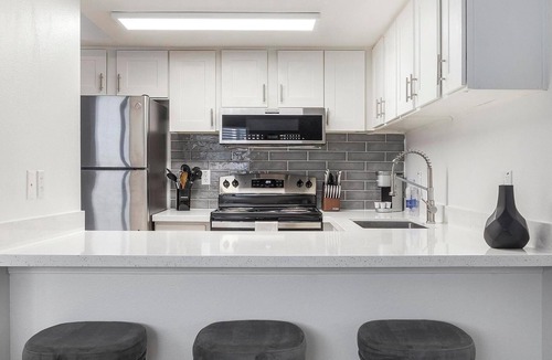 Glendale Apartment | Landing | Beautiful 1BD in Glendale