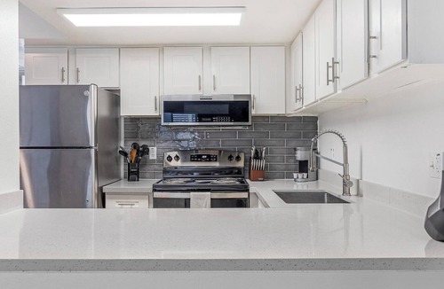 Glendale Apartment | Landing | Beautiful 1BD in Glendale