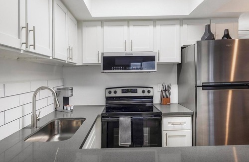 Glendale Apartment | Landing | Chic 1BD in Glendale