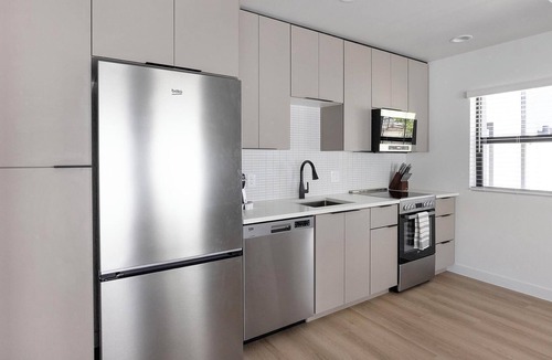 North Mountain Apartment | Landing | Modern 1BD, Pool, Game Room