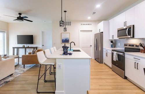 Casa Grande Apartment | Landing | Modern 2BD, Clubhouse, Gym