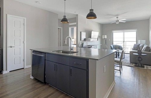 Warehouse District Apartment | Landing | Stunning 2BD, Pool, Rooftop Lounge