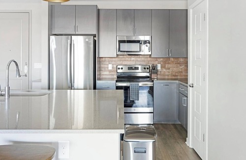 Warehouse District Apartment | Landing | Stunning 2BD, Pool, Rooftop Lounge