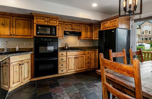 Eden Condo | Large 1BR Moose Hollow Condo – King Suite, Full Kitchen + Mountain Views