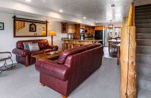 Eden Condo | Large 1BR Moose Hollow Condo – King Suite, Full Kitchen + Mountain Views