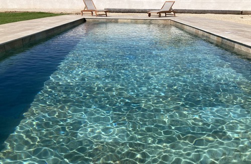 Arles Villa | Large air-conditioned villa with heated pool and enclosed garden 5min from Arles