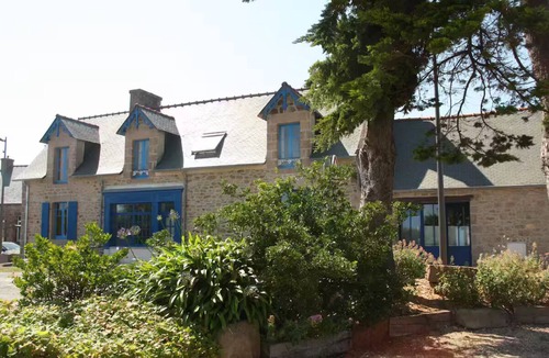 Perros-Guirec House | Large Gîte, Walking distance to beach, PMR, Villa Capucine.