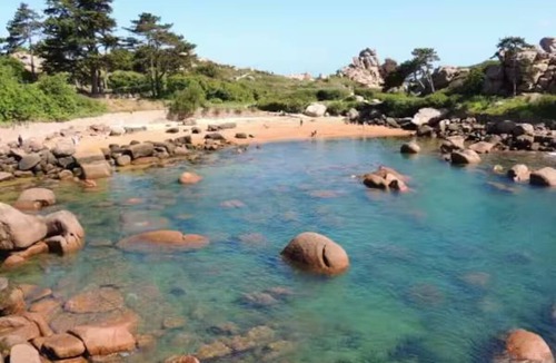 Perros-Guirec House | Large Gîte, Walking distance to beach, PMR, Villa Capucine.