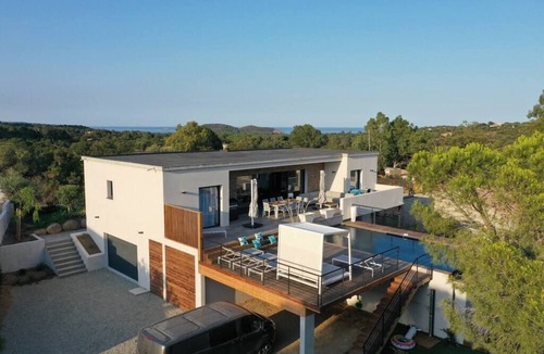 Cirendinu Villa | Lovely 12 guests Villa, 5 min away from beaches