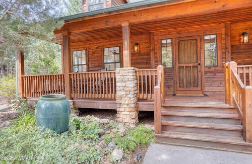 Torreon Cabin | Luxurious 4-bedroom cabin with WiFi and AC in tranquil Show Low