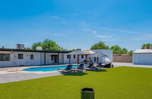 Rancho Saguaro House | Luxurious 4 Bedroom with Resort-Like Pool Area & Many Outdoor Activities! by RedAwning
