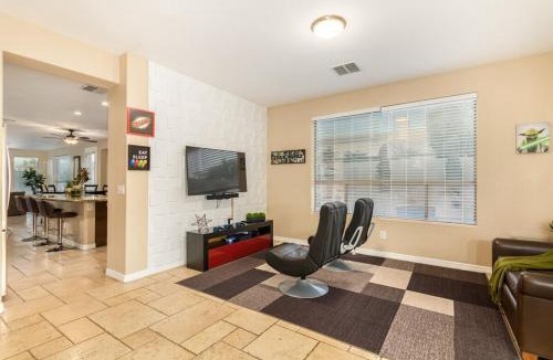 Glendale House | Luxury Cul-De-Sac Home With Heated Pool & 5BR