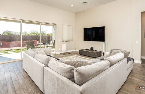 Camino a Lago House | LUXURY LIVING FOR SUPERBOWL