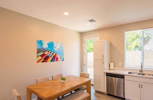 Glendale Apartment | Luxury Stay 20mins to State Farm Stadium