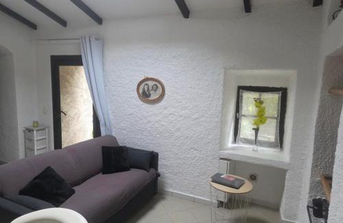 San-Gavino-di-Carbini House | maisonnette à la campagne