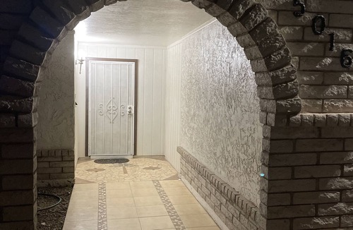 Glendale House | Make The Palm Home your home and the best pleasant stay with awesome amenities