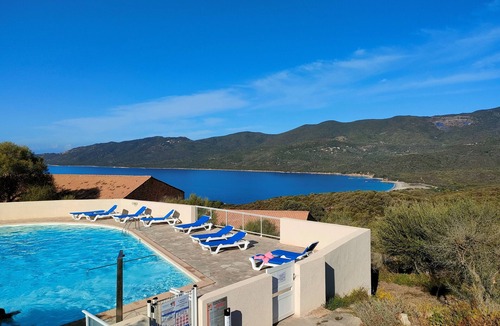 Serra-di-Ferro Villa | Mini villa vue jardin dans résidence calme* wifi, piscine, mer à pied.