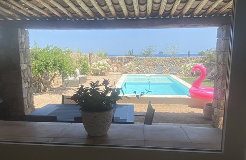 Sari-Solenzara House | Mini-villa with a pool right on the water's edge
