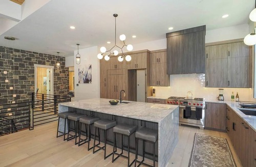 Sundance House | Modern 4BR Mountain Retreat | BBQ Outdoor Dining