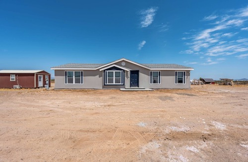 Tonopah House | Modern Desert Farmhouse on 1.5 Acres – Fresh Air & Sunset Views